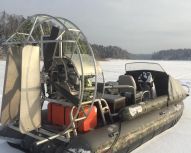 Aeroglisseur dans le réservoir d'Istra