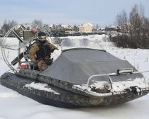 Aeroglisseur dans le réservoir d'Istra