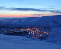 Voyage Russie, Péninsule de Kola, Kirovsk - Vue panoramique de Kirovsk de nuit