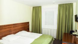 Chambre standard Yarhotel double.jpg