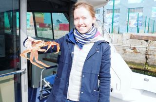 Voyage au Kamtchatka : Olga à la pêche au crabe