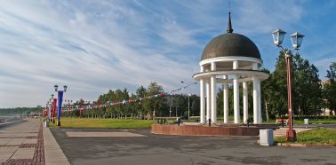 Sur le quai Onega Voyage Petrozavodsk - Sur le quai Onega