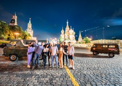 Visite Moscou de nuit en minibus sovietique UAZ